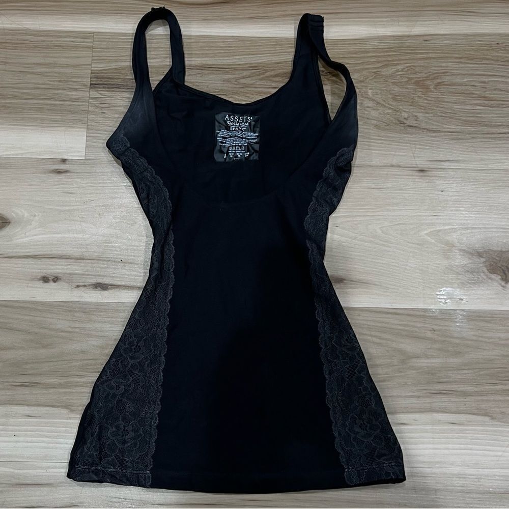 Assets by Spanx Black Lace Tank Top Women’s Small - Picture 2 of 4